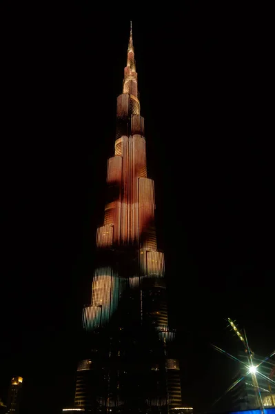 Vue de nuit sur le gratte-ciel de Burj Khalifa, Dubaï, EAU — Photo