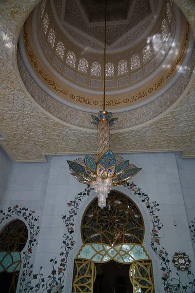 Dettagli di Interno a Sheikh Zayed Mosque, Abu-Dhabi, Emirati Arabi Uniti — Foto Stock