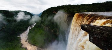 Kaieteur şelale, biri en uzun potaro nehir Guyana dünyada düşüyor