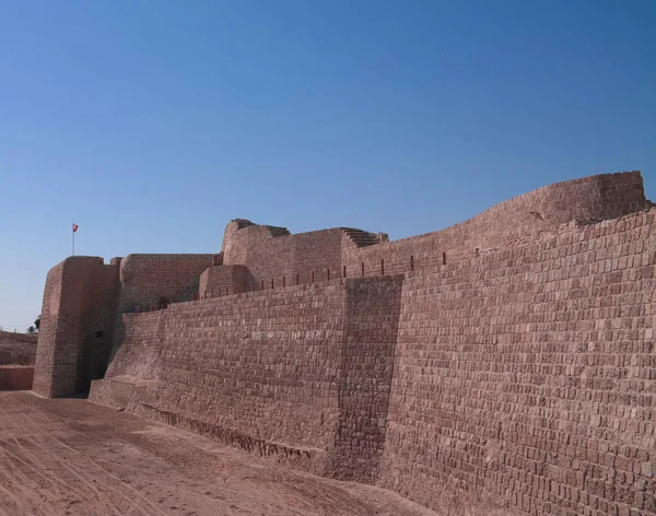 Руины форта Калат около Манамы, Бахрейн — стоковое фото