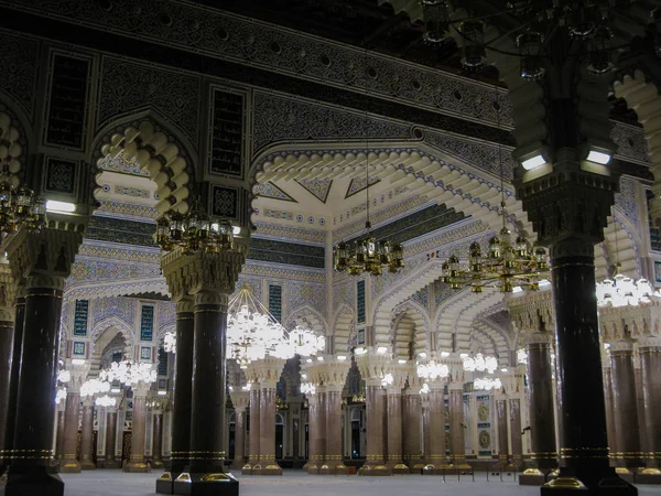 Внутрішня частина мечеті Салех (Санаа, Ємен). — стокове фото