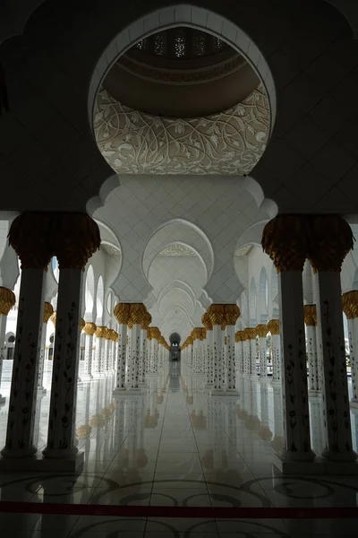 Met het oog op de Sheikh Zayed moskee, Abu-Dhabi, Uae — Stockfoto