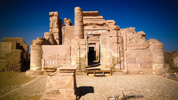 Romok, Deir el-Haggar templom, Kharga oasis, Egyiptom — Stock Fotó