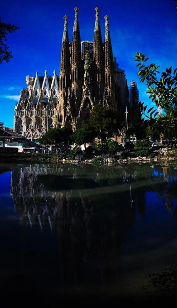 Sagrada Familia Basilica and Expiatory Church of the Holy Family — Stock Photo, Image
