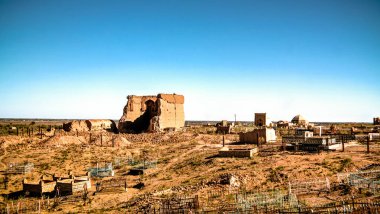 Harabe Erejep Kongre ve Sergi Sarayı Camii aka saat dünyasının, Mizdakhan, Khodjeyli, Karakalpakstan, Özbekistan
