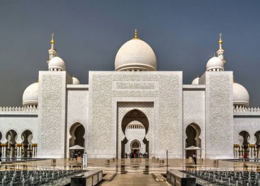 Şeyh Zayed Camii, Abu Dhabi, Birleşik Arap Emirlikleri için dış görünümü