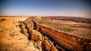 Aral Gölü Panoraması görünümüne Yaylası Ustyurt RIM yakınındaki Aktumsuk cape, Karakalpakstan, Özbekistan