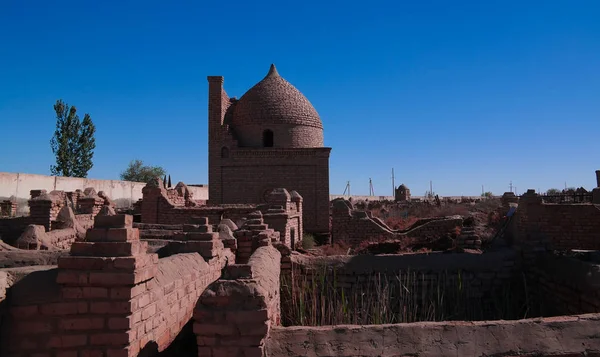 全景视图 Mizdakhan 公墓，khodjeyli，卡拉卡尔帕克斯坦、 乌兹别克斯坦 — 图库照片