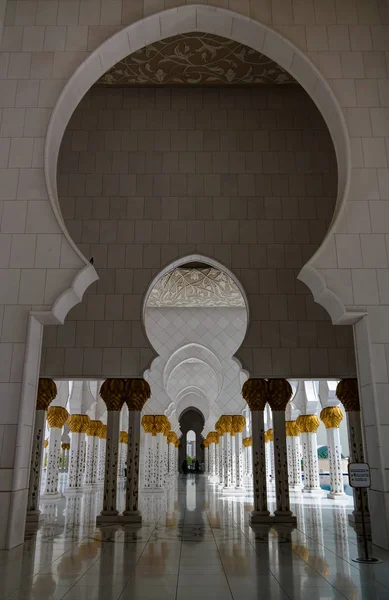 Binnenaanzicht aan Sheikh Zayed Mosque, Abu-Dhabi, Uae — Stockfoto