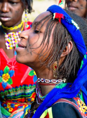 Dövmeli Mbororo aka Wodaabe kabile kadın Poli, Kamerun portresi