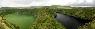 Havadan görünümü Comprida ve Negra göller, Flores Island, Azor için. Portekiz