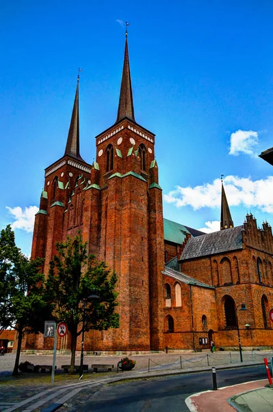 Vnější pohled na Roskilde Cathedral, Dánsko — Stock fotografie