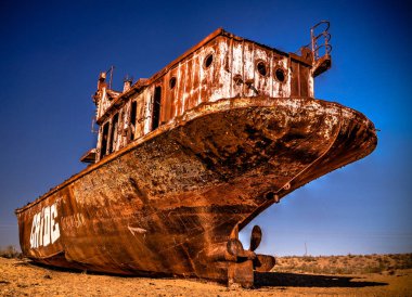 Moynaq yakınındaki gemi mezarlıkta gündoğumu, Karakalpakstan, Özbekistan Panoraması