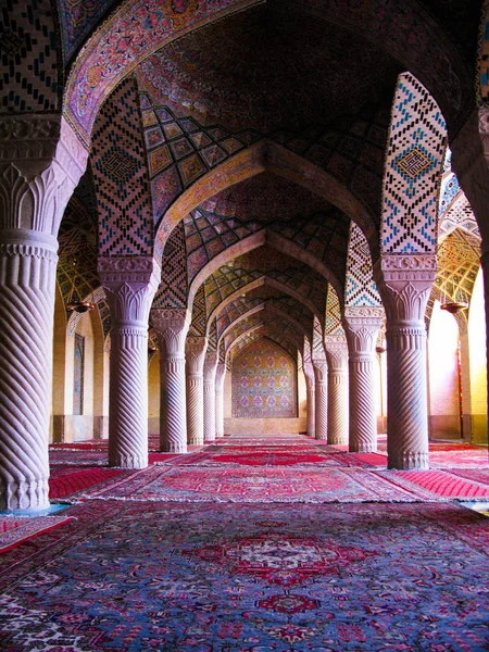 Interno della Moschea di Nasir ol Molk, Shiraz, Iran — Foto Stock