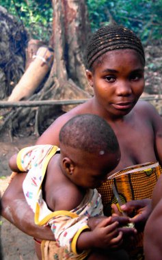 Baka Pigme kadın çocuk Dja rezerv, Kamerun ile portresi