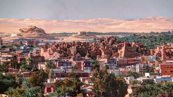 Panorama da cidade velha Shali e montanha Dakrour em Siwa oásis, Egito — Fotografia de Stock