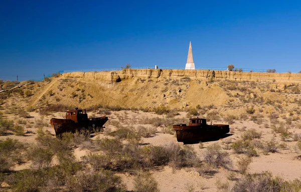 Panoramę cmentarz statek w pobliżu Moynaq o wschodzie słońca, Karakalpakstan, Uzbekistan — Zdjęcie stockowe