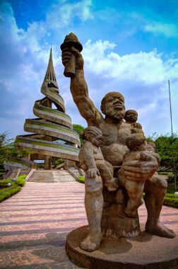 Yeniden birleşme anıt, Yaounde, Kamerun için dış görünümü