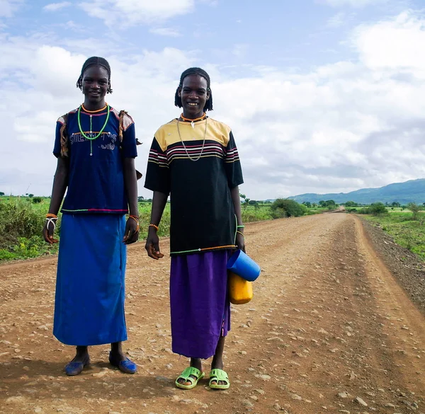 コンソ別名 Xonsita 族女性 - 2012 年 10 月 3 日、エチオピア オモ渓谷 — ストック写真