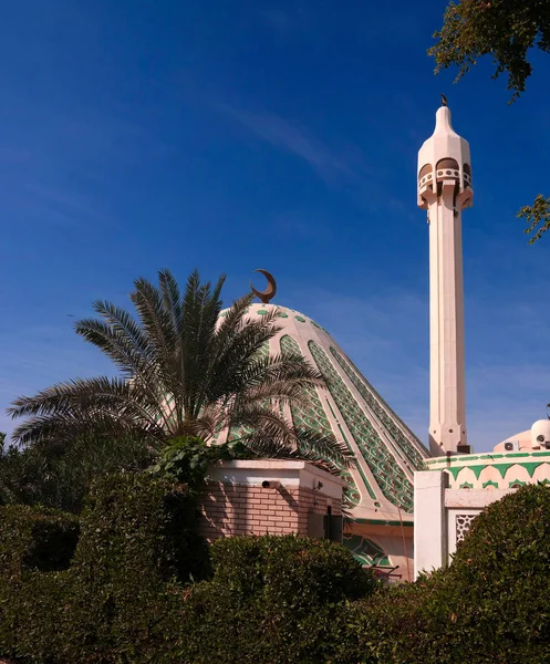 Buitenaanzicht aan Fatima moskee, Koeweit — Stockfoto