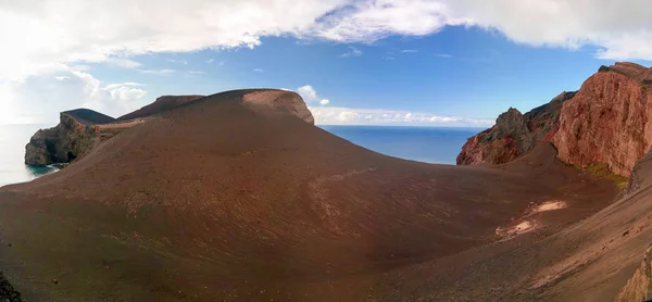 Paisaje al volcán Capelinhos caldera, Faial, Azores, Portugal — Foto de Stock