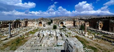 Jüpiter'in Ruins Tapınağı ve büyük mahkeme Heliopolis, Baalbek, Bekaa Vadisi Lübnan Hava Panoraması
