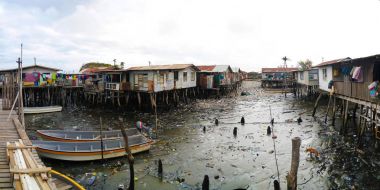 Gecekondu mahallelerinden Port Moresby, Papua Yeni Gine, Hanuabada Köyü'nde