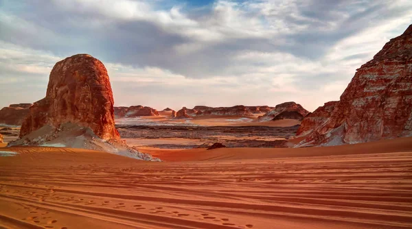 Panorama del valle de El-Agabat, desierto blanco, Sahara, Egipto — Foto de Stock