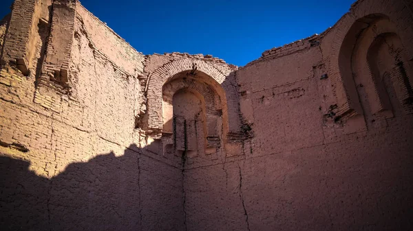 Ruina de Erejep Khalifa mezquita aka Reloj del mundo, Mizdakhan, Khodjeyli, Karakalpakstan, Uzbekistán — Foto de Stock