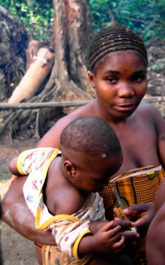 Baka Pigme kadın çocuk Dja rezerv, Kamerun ile portresi