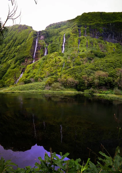 Panoramiczny widok do Faja wodospad, Flores, Azory, Portugalia — Zdjęcie stockowe