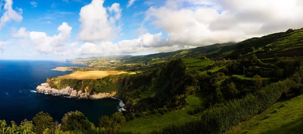 Sao Miguel Island coastlani Panorama görünümüne Santa Iria bakış açısından. Azores. Portekiz