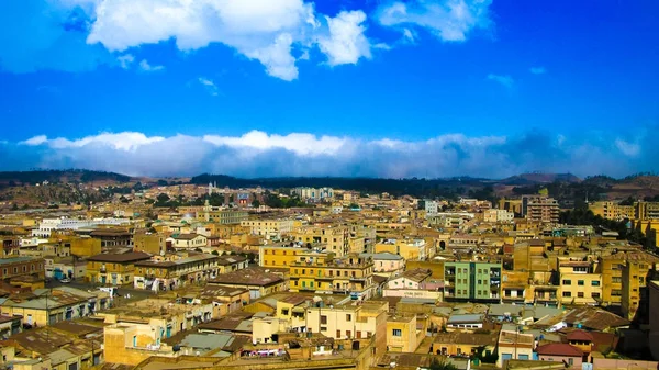 Вид с воздуха на столицу Эритреи Асмэру — стоковое фото