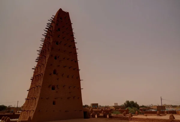 Von aussen zur großen moschee von agadez, niger — Stockfoto