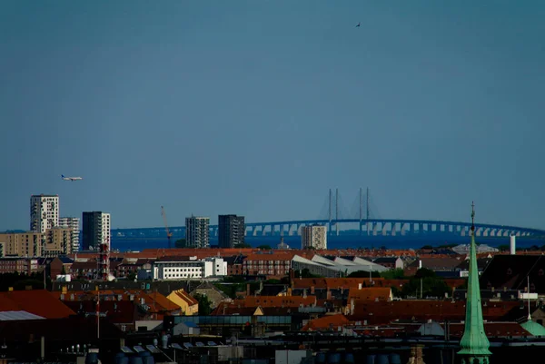 Panorama antenn stadsbilden Köpenhamns stad och Öresundsbron, Danmark — Stockfoto