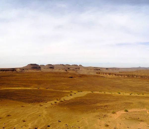 Panorama con montaña Adrar cerca de Terjit, rocas y desfiladero, Mauritania — Foto de Stock