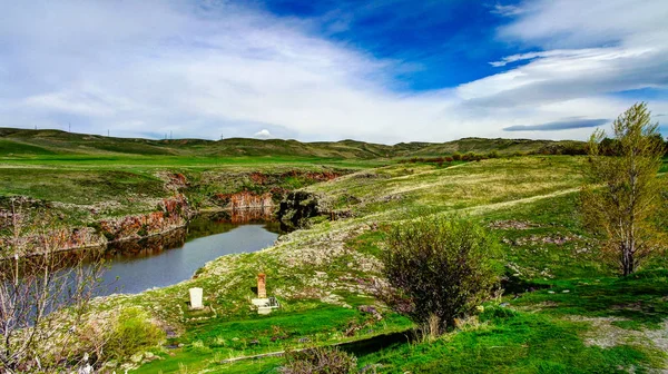 Krajobraz rzeki Akhuryan w pobliżu klasztoru Marmashen w prowincji Shirak, Armenia — Zdjęcie stockowe