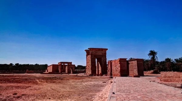 Persischer Hibisstempel in der Oase Kharga, Ägypten — Stockfoto