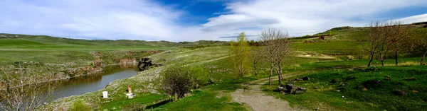 Krajobraz rzeki Akhuryan w pobliżu klasztoru Marmashen w prowincji Shirak, Armenia — Zdjęcie stockowe