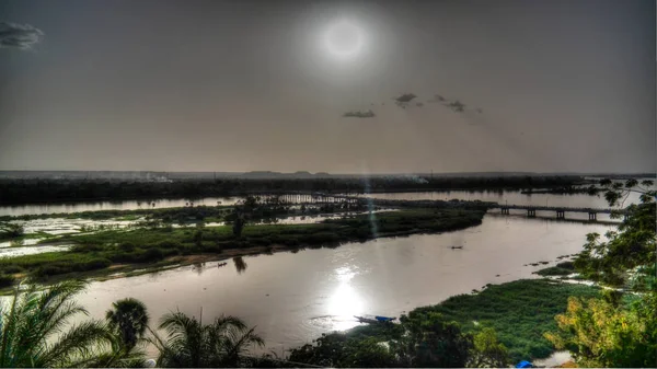 Vista aérea al río Níger en Niamey al atardecer Níger —  Fotos de Stock