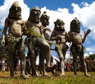 Asaro Mudman kabile adam Mount Hagen Festivali, Papua Yeni Gine