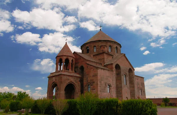 Vista exterior para a Igreja de Saint Hripsime em Vagharshapat, Província de Armavir, Armênia — Fotografia de Stock