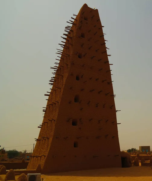 Von aussen zur großen moschee von agadez, niger — Stockfoto