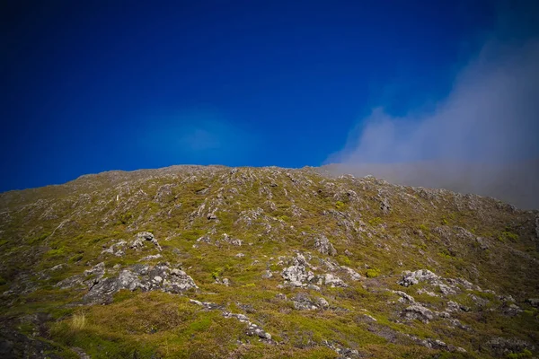 Panoramalandschaft vom Hang des Pico-Vulkans beim Wandern, Azoren, Portugal — Stockfoto