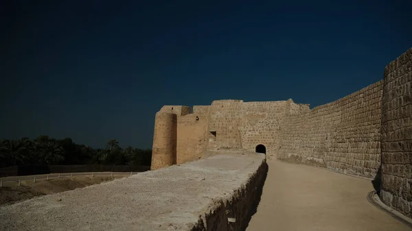 Ruinas del fuerte de Qalat cerca de Manama, Bahréin — Foto de Stock