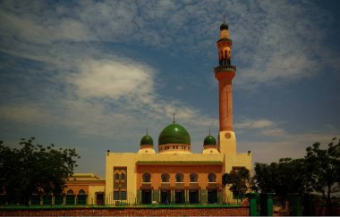 Niam Ulu Camii Niamey, Nijer dış görünümüne