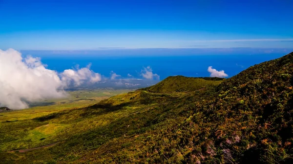 Panorama krajiny od svahu sopky Pico na turistiku, Azory, Portugalsko — Stock fotografie