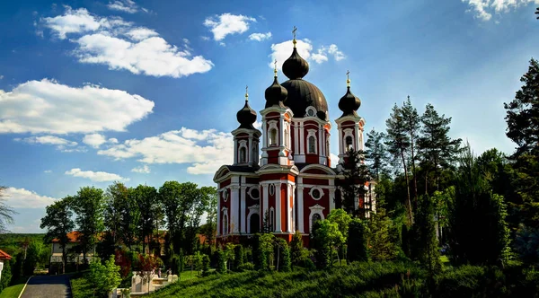 Exteriör vy till Curchi ortodoxa kloster, Orhei, Moldavien — Stockfoto