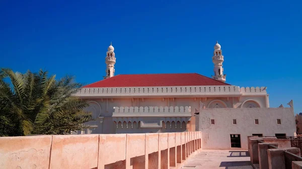 Widok zewnętrzny do Shaikh Isa Bin Ali Meczet, Manama, Bahrajn — Zdjęcie stockowe