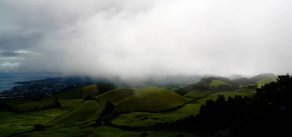 Légi panoráma Pico do Carvao és hill, Sao Miguel, Azori — Stock Fotó